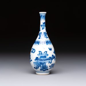 A group of 12 Chinese blue and white miniature vases and a small bottle vase, Kangxi — photo 14