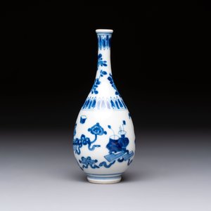 A group of 12 Chinese blue and white miniature vases and a small bottle vase, Kangxi — photo 15