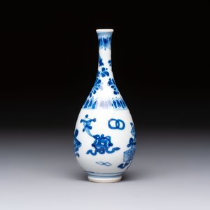 A group of 12 Chinese blue and white miniature vases and a small bottle vase, Kangxi — photo 17