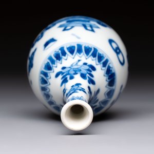 A group of 12 Chinese blue and white miniature vases and a small bottle vase, Kangxi — photo 18