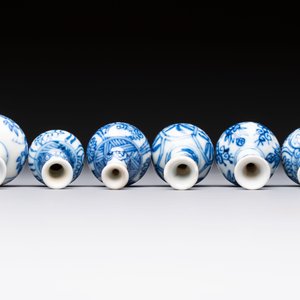 A group of 12 Chinese blue and white miniature vases and a small bottle vase, Kangxi — photo 6