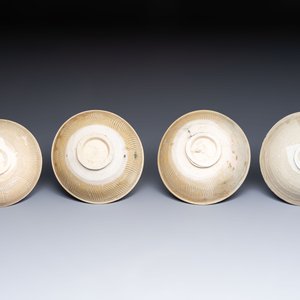 A group of 12 Chinese celadon-glazed bowls with incised floral design from the Jepara shipwreck, Fujian kilns, Song — photo 4