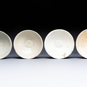 A group of 12 Chinese celadon-glazed bowls with incised floral design from the Jepara shipwreck, Fujian kilns, Song — photo 5