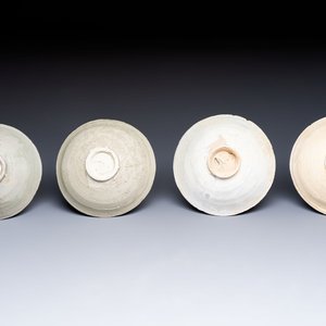 A group of 12 Chinese celadon-glazed bowls with incised floral design from the Jepara shipwreck, Fujian kilns, Song — photo 6