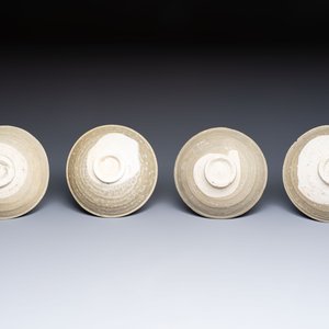 A group of 12 Chinese celadon-glazed bowls with incised floral design from the Jepara shipwreck, Fujian kilns, Song — photo 8