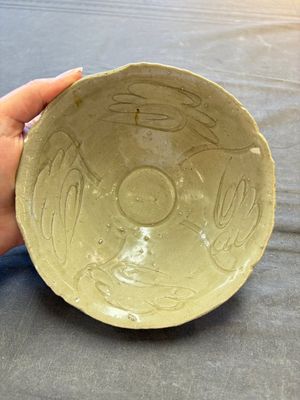 A group of 12 Chinese celadon-glazed bowls with incised floral design from the Jepara shipwreck, Fujian kilns, Song — photo 15