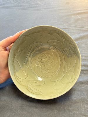 A group of 12 Chinese celadon-glazed bowls with incised floral design from the Jepara shipwreck, Fujian kilns, Song — photo 27