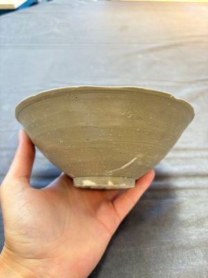 A group of 12 Chinese celadon-glazed bowls with incised floral design from the Jepara shipwreck, Fujian kilns, Song — photo 37