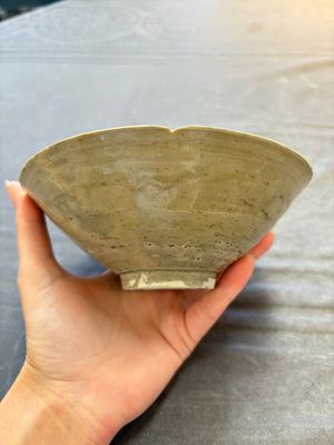 A group of 12 Chinese celadon-glazed bowls with incised floral design from the Jepara shipwreck, Fujian kilns, Song — photo 5