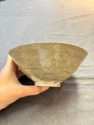 A group of 12 Chinese celadon-glazed bowls with incised floral design from the Jepara shipwreck, Fujian kilns, Song — photo 9