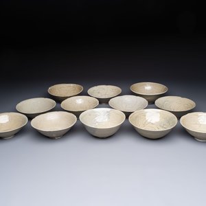 A group of 12 Chinese celadon-glazed bowls with incised floral design from the Jepara shipwreck, Fujian kilns, Song — photo 2