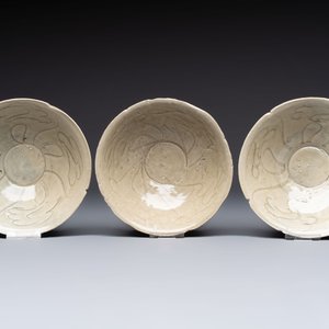 A group of 12 Chinese celadon-glazed bowls with incised floral design from the Jepara shipwreck, Fujian kilns, Song — photo 3