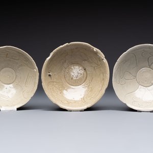 A group of 12 Chinese celadon-glazed bowls with incised floral design from the Jepara shipwreck, Fujian kilns, Song — photo 5