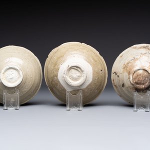 A group of 12 Chinese celadon-glazed bowls with incised floral design from the Jepara shipwreck, Fujian kilns, Song — photo 6