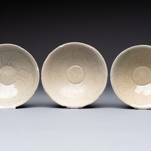 A group of 12 Chinese celadon-glazed bowls with incised floral design from the Jepara shipwreck, Fujian kilns, Song — photo 7