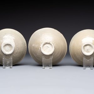 A group of 12 Chinese celadon-glazed bowls with incised floral design from the Jepara shipwreck, Fujian kilns, Song — photo 8