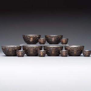 A group of 12 Chinese silver-lined coconut 'Shou 壽' bowls and cups, Wang Hengxin 王恆馨 marks, 19/20th C. — foto 1