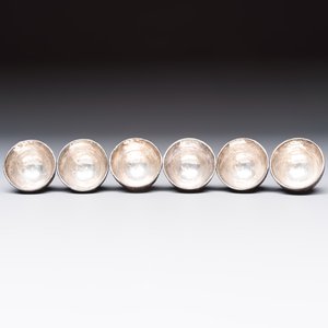 A group of 12 Chinese silver-lined coconut 'Shou 壽' bowls and cups, Wang Hengxin 王恆馨 marks, 19/20th C. — foto 18
