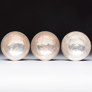 A group of 12 Chinese silver-lined coconut 'Shou 壽' bowls and cups, Wang Hengxin 王恆馨 marks, 19/20th C. — foto 6