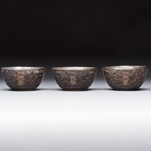 A group of 12 Chinese silver-lined coconut 'Shou 壽' bowls and cups, Wang Hengxin 王恆馨 marks, 19/20th C. — foto 8