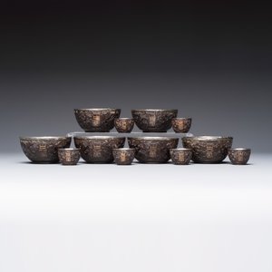 A group of 12 Chinese silver-lined coconut 'Shou 壽' bowls and cups, Wang Hengxin 王恆馨 marks, 19/20th C. — foto 1