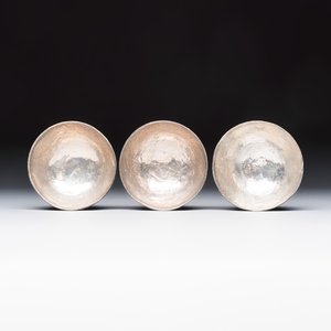 A group of 12 Chinese silver-lined coconut 'Shou 壽' bowls and cups, Wang Hengxin 王恆馨 marks, 19/20th C. — foto 6