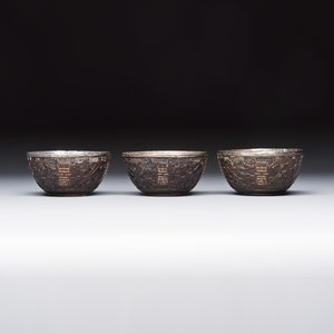 A group of 12 Chinese silver-lined coconut 'Shou 壽' bowls and cups, Wang Hengxin 王恆馨 marks, 19/20th C. — foto 8