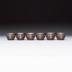 A group of 12 Chinese silver-lined coconut 'Shou 壽' bowls and cups, Wang Hengxin 王恆馨 marks, 19/20th C. — foto 16
