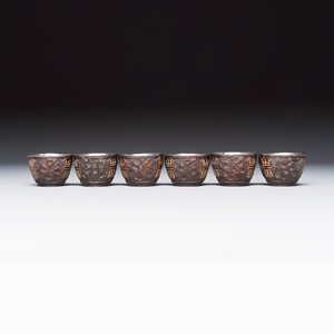 A group of 12 Chinese silver-lined coconut 'Shou 壽' bowls and cups, Wang Hengxin 王恆馨 marks, 19/20th C. — foto 17