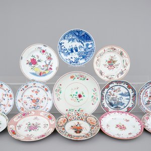 A group of 12 various Chinese Kangxi and Yongzheng porcelain plates, 18th C. — 照片 1