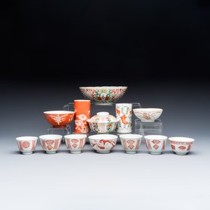 A group of 13 Chinese iron-red and famille rose wares — photo 1