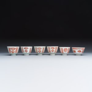 A group of 13 Chinese iron-red and famille rose wares — photo 20