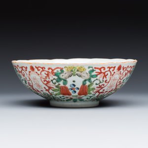 A group of 13 Chinese iron-red and famille rose wares — photo 2