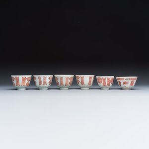 A group of 13 Chinese iron-red and famille rose wares — photo 22