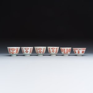 A group of 13 Chinese iron-red and famille rose wares — photo 23