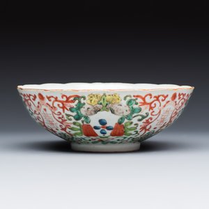 A group of 13 Chinese iron-red and famille rose wares — photo 5
