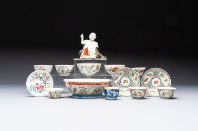 A group of 14 Chinese and Samson, Paris porcelain wares, 18/19th C.