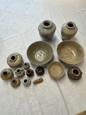 A group of 15 Chinese and Southeast Asian celadon and brown-glazed wares, 15th C. and later — photo 1
