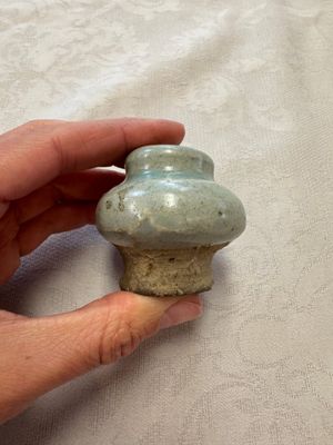 A group of 15 Chinese and Southeast Asian celadon and brown-glazed wares, 15th C. and later — photo 42