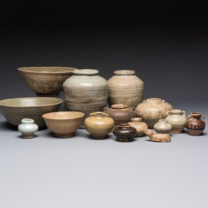 A group of 15 Chinese and Southeast Asian celadon and brown-glazed wares, 15th C. and later — photo 1