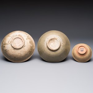 A group of 15 Chinese and Southeast Asian celadon and brown-glazed wares, 15th C. and later — photo 13