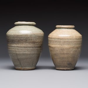 A group of 15 Chinese and Southeast Asian celadon and brown-glazed wares, 15th C. and later — photo 2