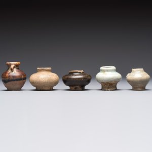 A group of 15 Chinese and Southeast Asian celadon and brown-glazed wares, 15th C. and later — photo 21