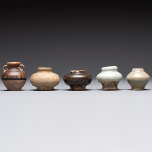 A group of 15 Chinese and Southeast Asian celadon and brown-glazed wares, 15th C. and later — photo 22