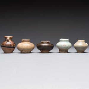 A group of 15 Chinese and Southeast Asian celadon and brown-glazed wares, 15th C. and later — photo 23