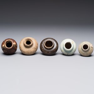 A group of 15 Chinese and Southeast Asian celadon and brown-glazed wares, 15th C. and later — photo 24