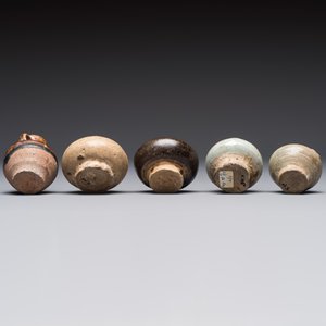 A group of 15 Chinese and Southeast Asian celadon and brown-glazed wares, 15th C. and later — photo 25