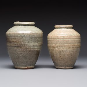 A group of 15 Chinese and Southeast Asian celadon and brown-glazed wares, 15th C. and later — photo 3