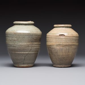A group of 15 Chinese and Southeast Asian celadon and brown-glazed wares, 15th C. and later — photo 5