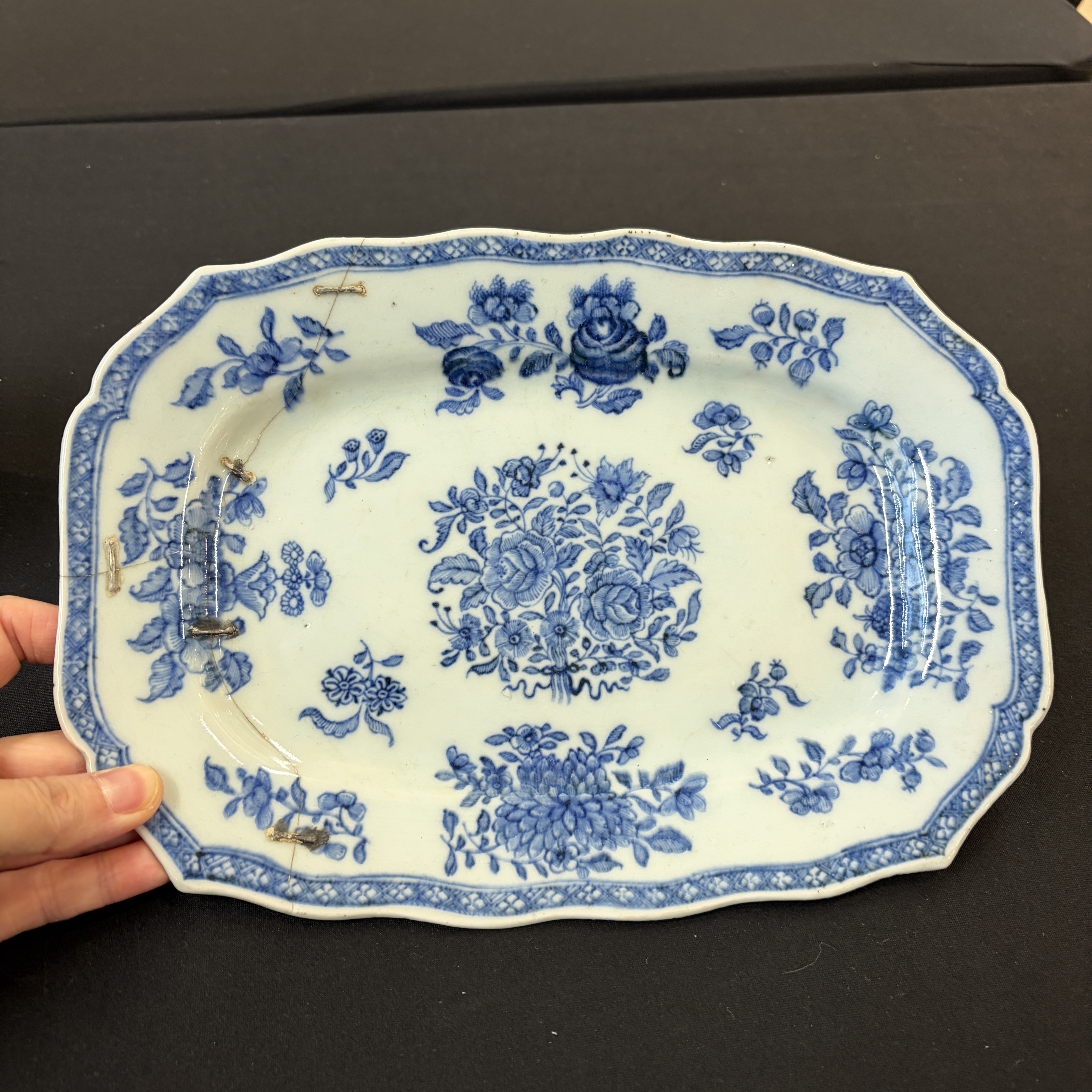 A group of 16 Chinese blue and white wares — photo 33